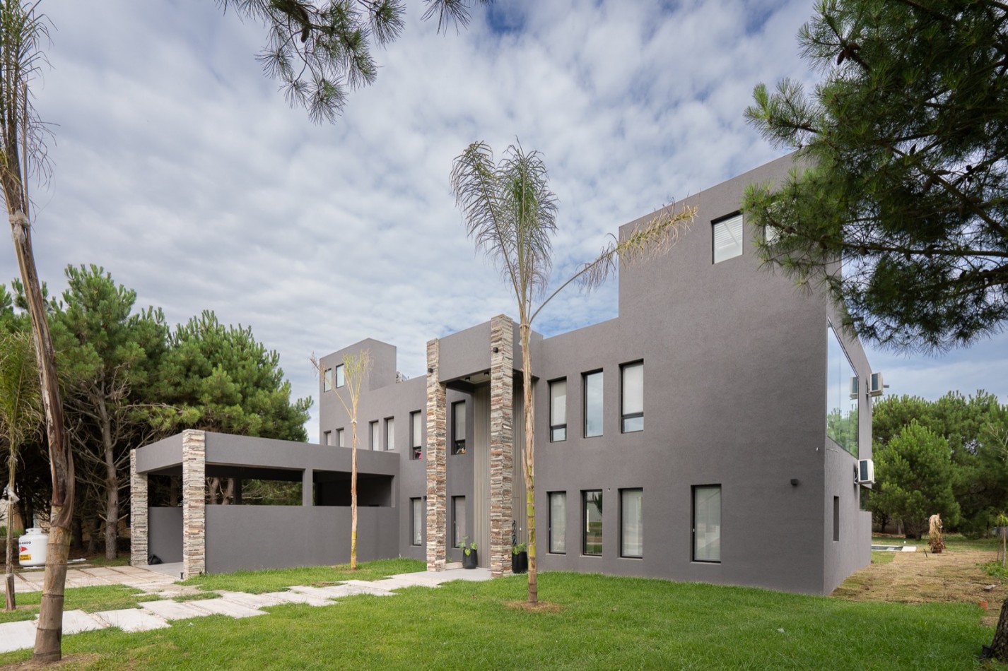 Casa en venta 7 ambientes - La Herradura - Espectacular