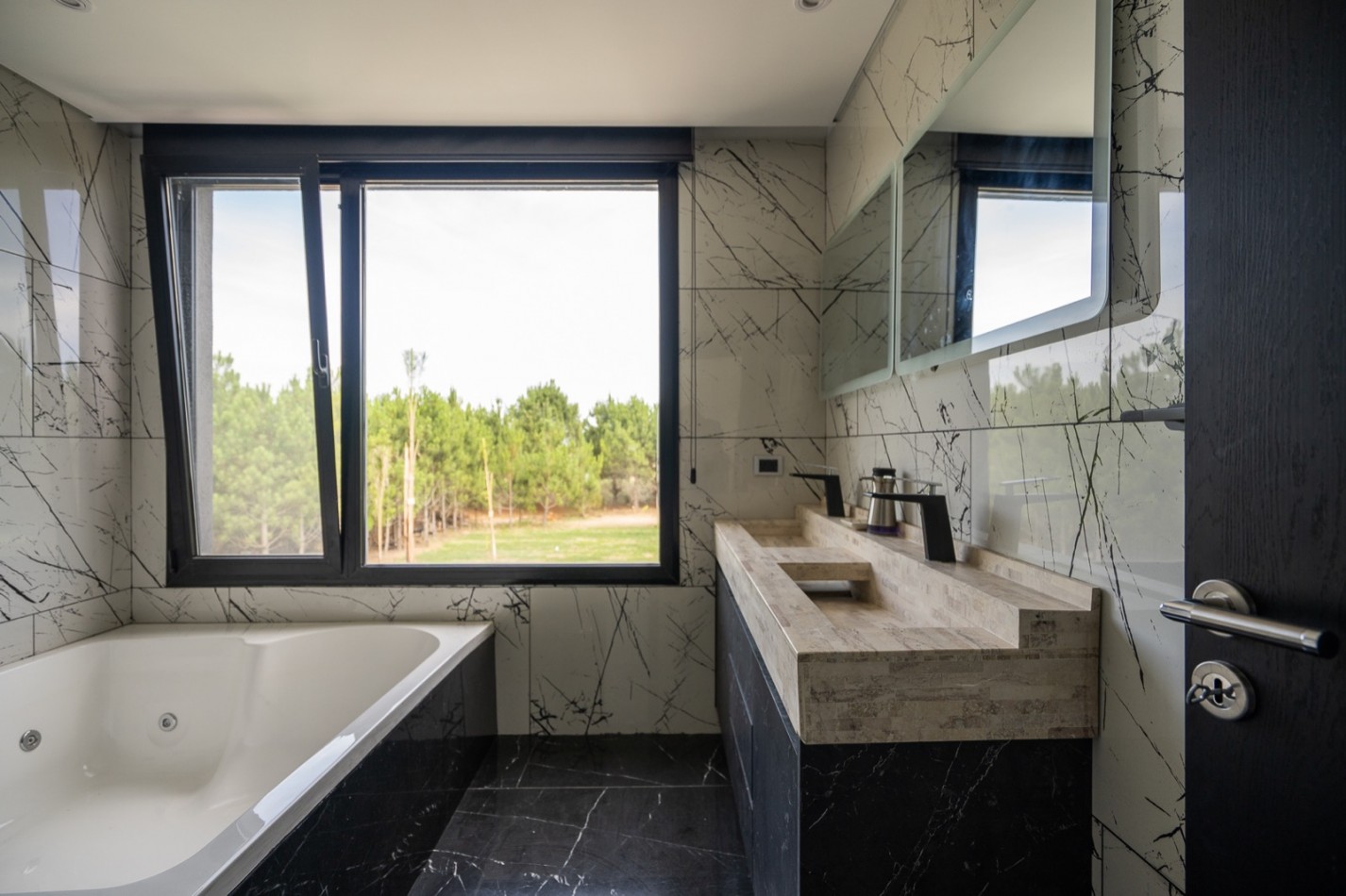 Casa en venta 7 ambientes - La Herradura - Espectacular